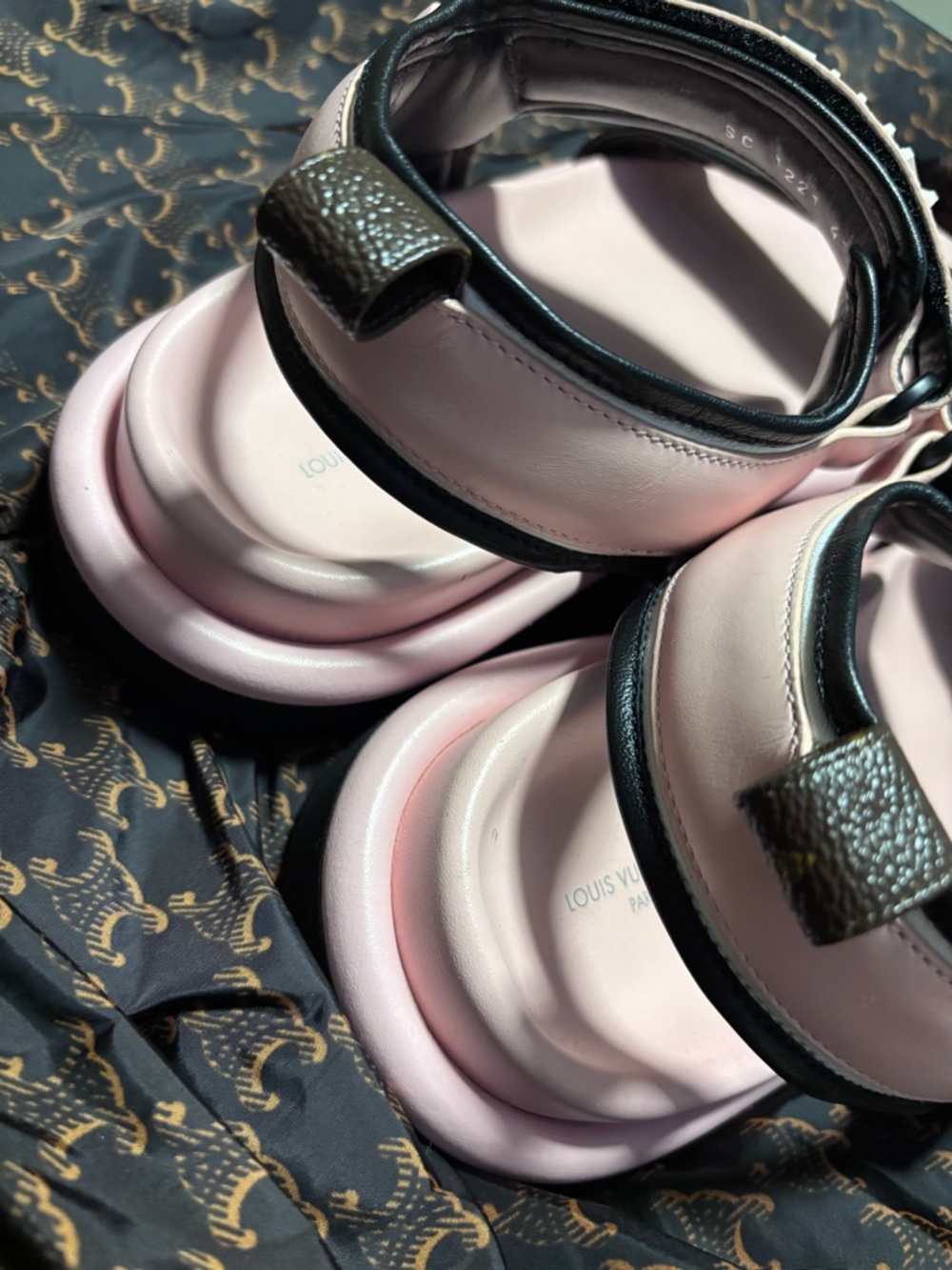 Louis Vuitton pink pool pillow sandals - Picture 5 of 6